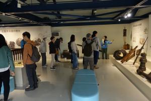 水道資料館見学の写真