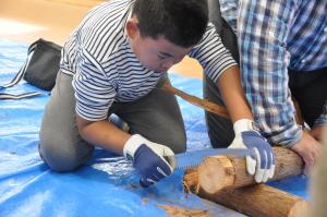 丸太切りの様子1